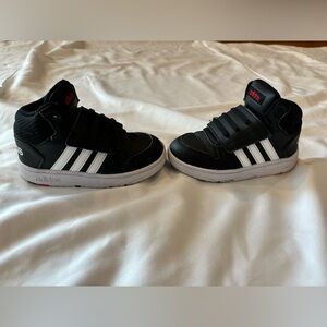Addidas black hightop sneaker. Unisex, very versitial
